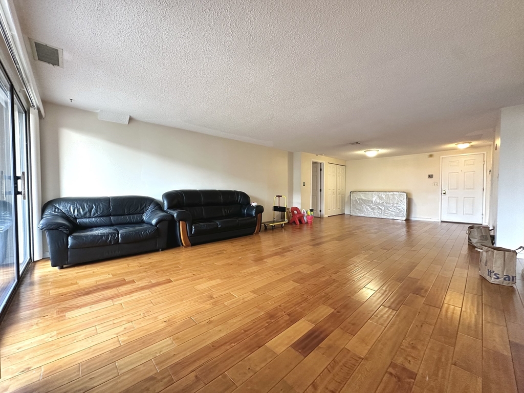 30 Revere Beach Pkwy, Wellington