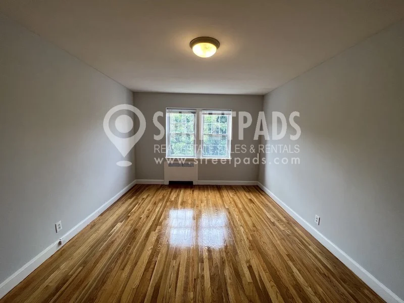 1153 Beacon St, Longwood