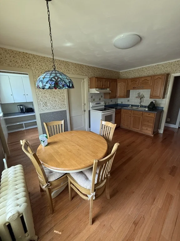 1859 Northampton St, Holyoke