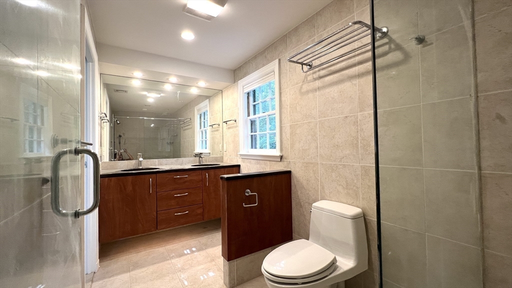 30 Thackeray Rd, Wellesley