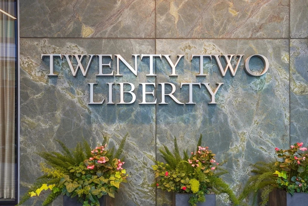 22 Liberty Dr, Seaport District