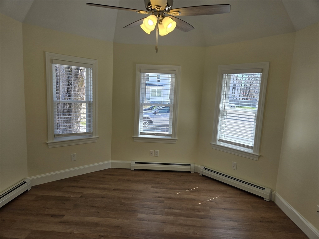 38 Main St, Pepperell