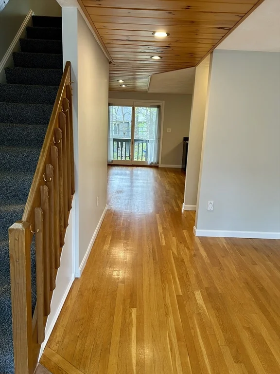 8 Deer Path, Maynard