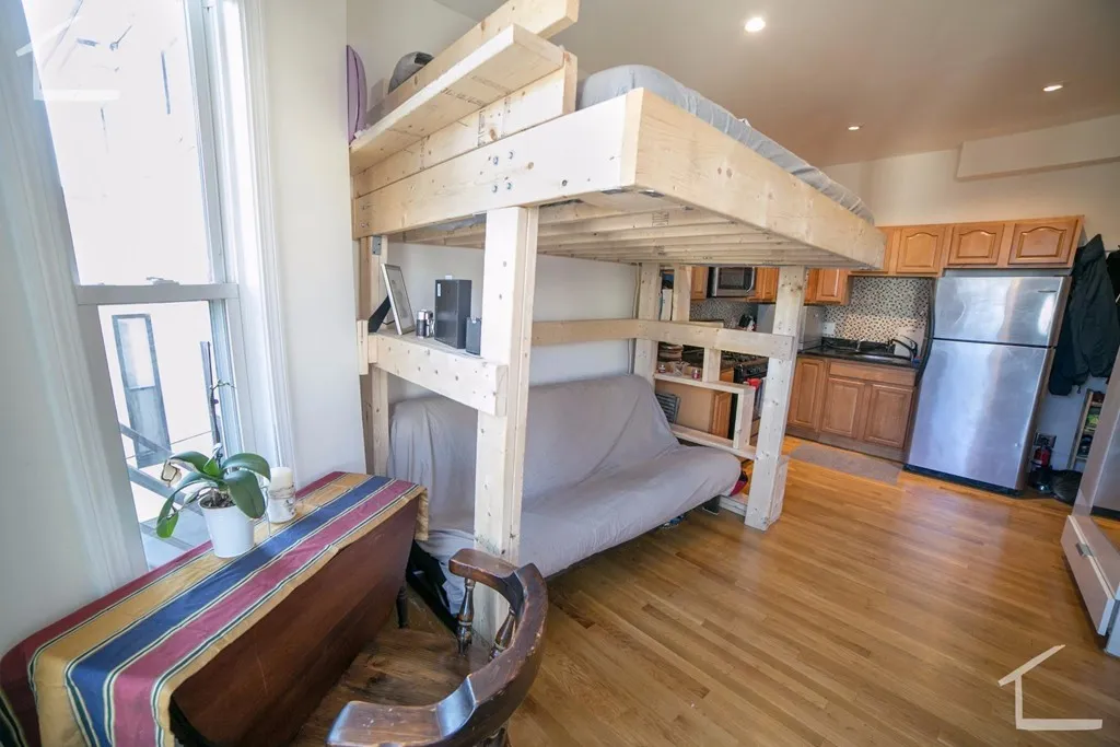 26 Pinckney St, East Somerville