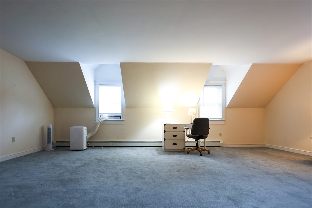 288 Goldthwaite Rd, Whitinsville