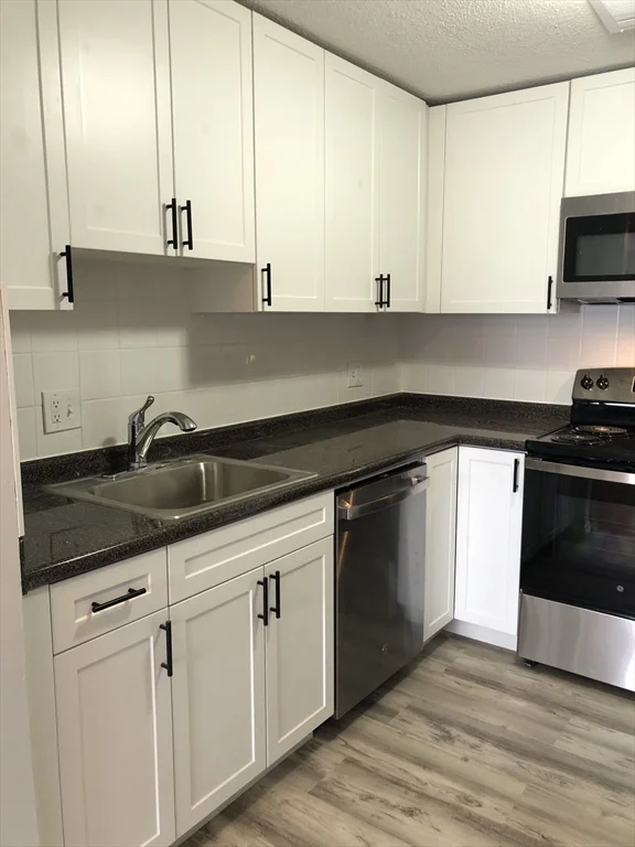 685 Moody St, South Side