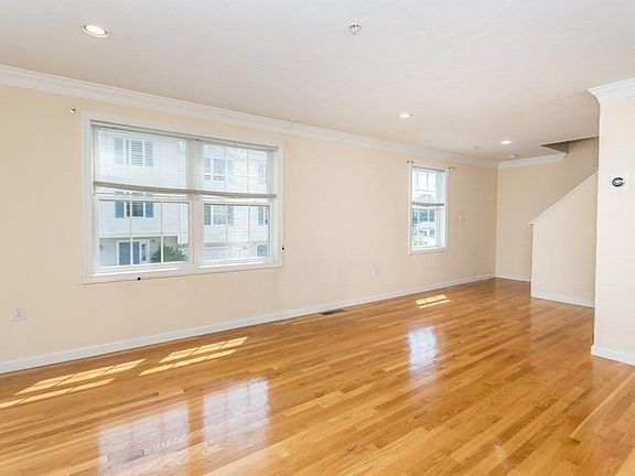 1005 Trapelo Rd, North Waltham