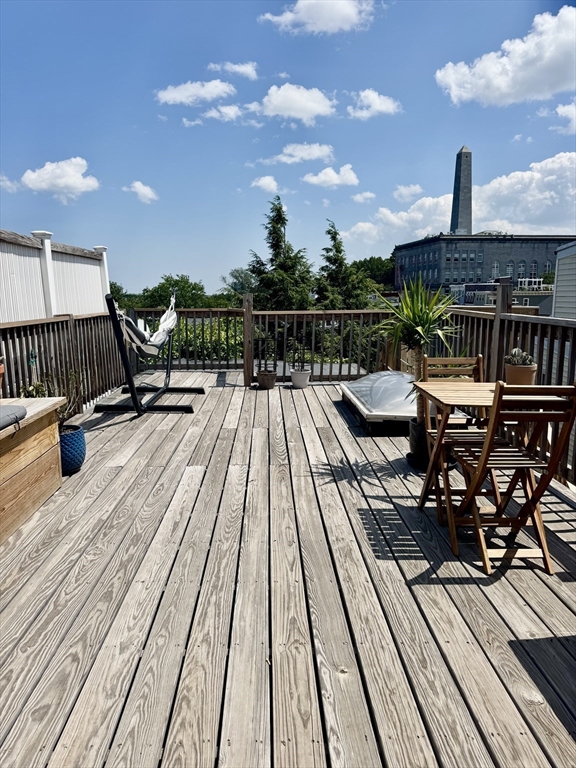 49 Elm St, Charlestown