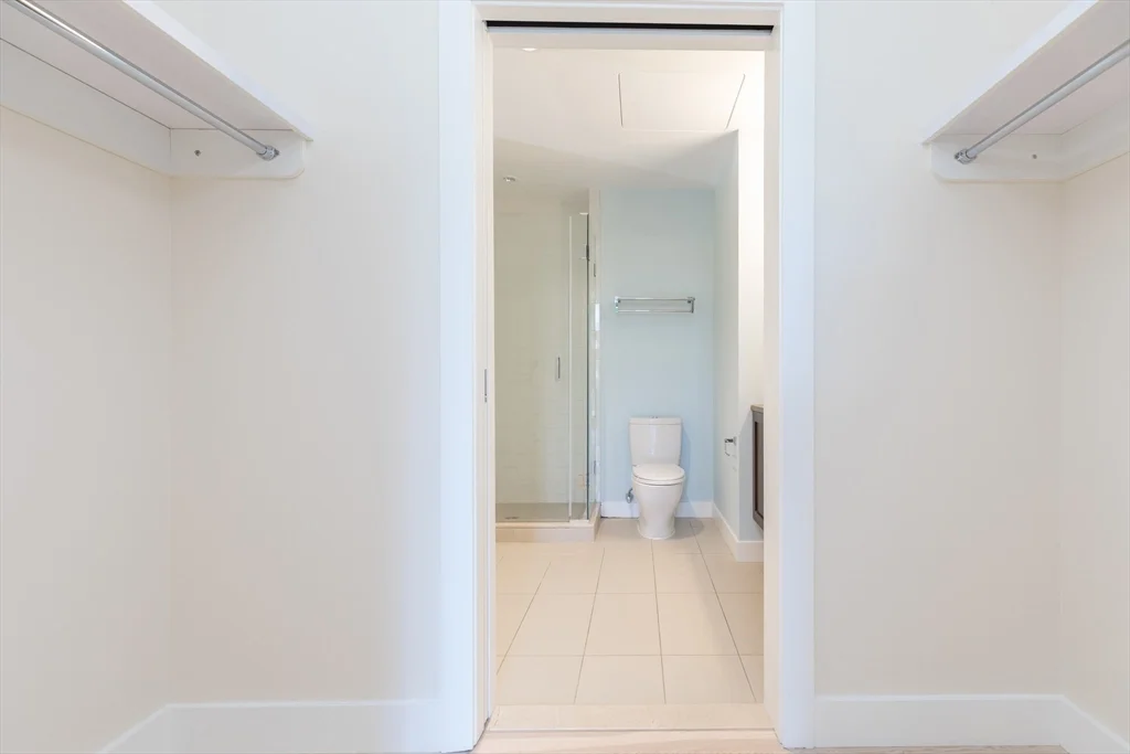 32 Traveler St, South End