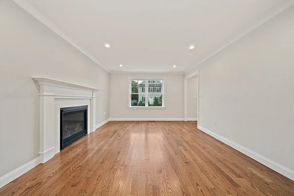 15 Lakeview Ave, Waltham