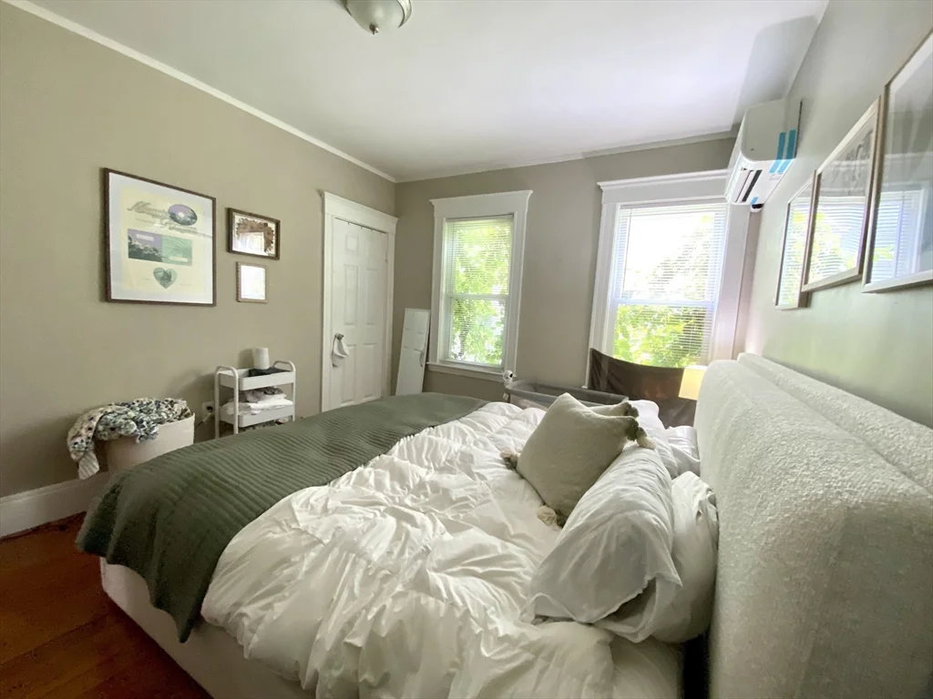 1011 Washington St, Newton