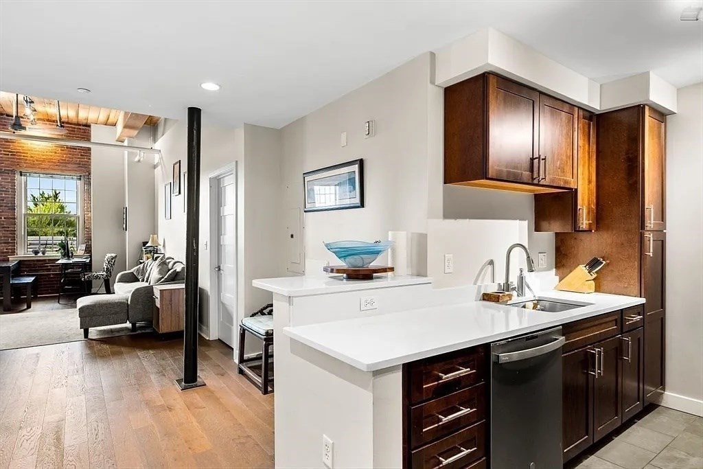 130 John St, Downtown