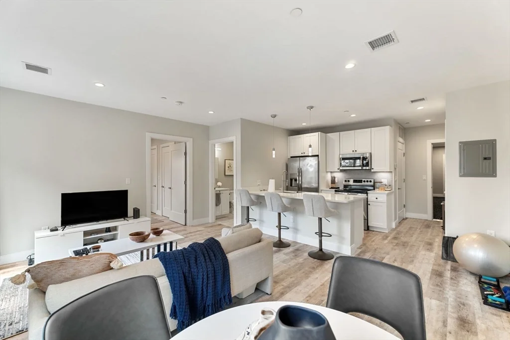 1457 Tremont St, Mission Hill