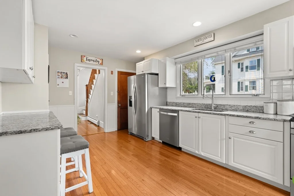 196 Waverley Rd, North Andover