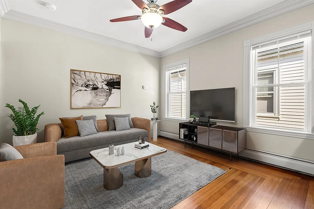 11 Woodlawn St, Jamaica Plain