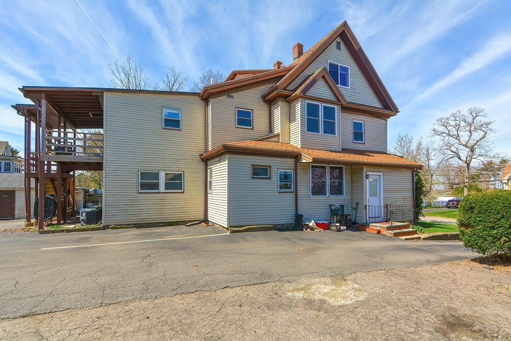 287 Walnut St, Stoughton