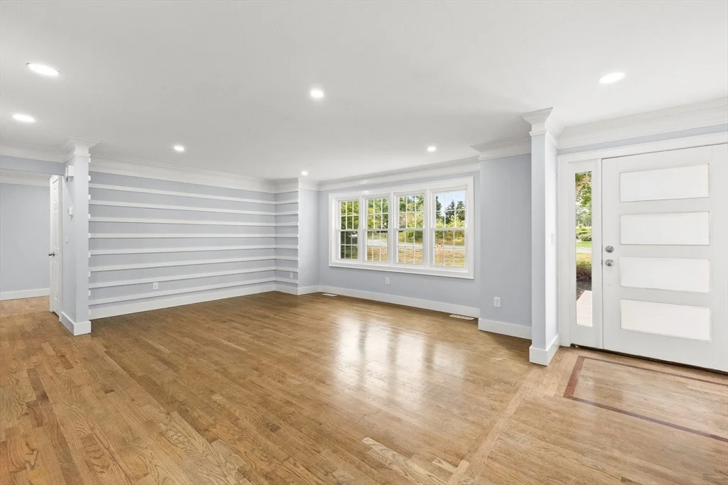 24 Country Club Dr, Plymouth