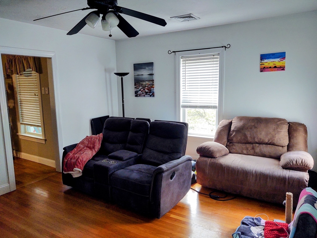 20 Fay Ct, Marlborough