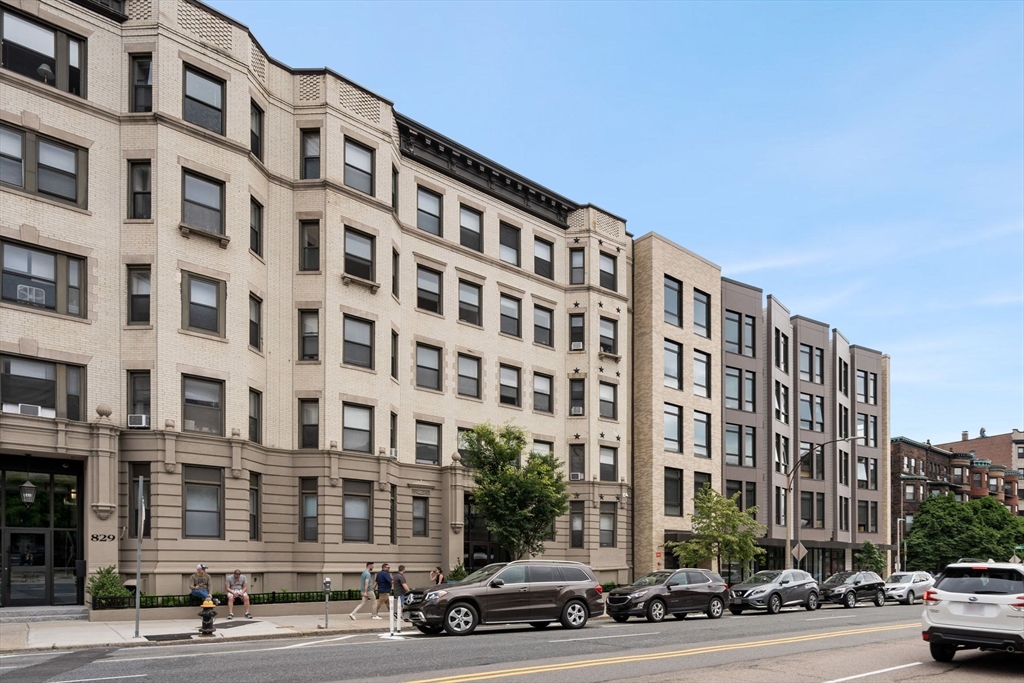 839 Beacon St, Fenway