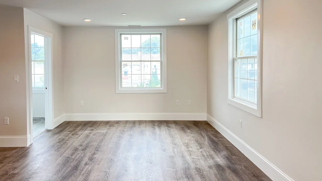 131 Cambridge St, Burlington