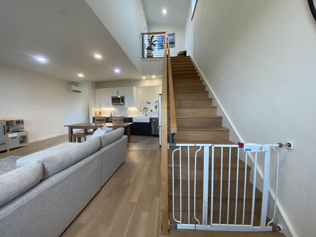 78 Fort Ave, Roxbury