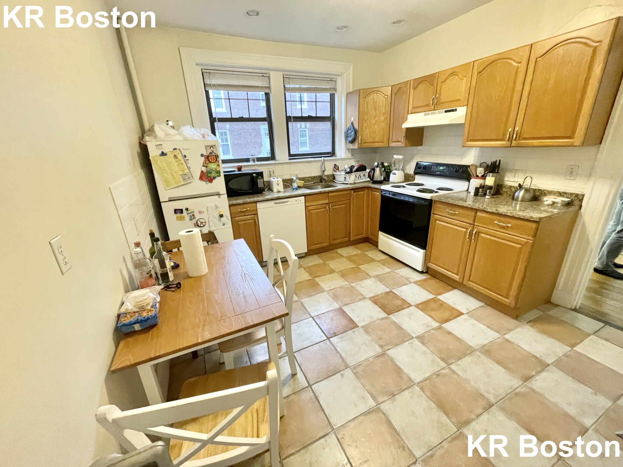 3 bed, 1 bath apartment for rent at 48 Babcock St Unit 3, Coolidge Corner — photo 2 of 3