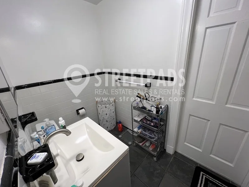 1163 Beacon St, Longwood