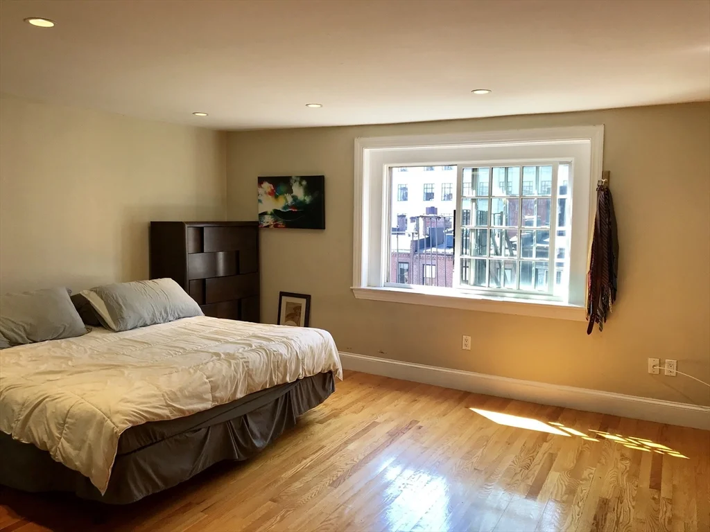 76 Commonwealth Ave, Back Bay