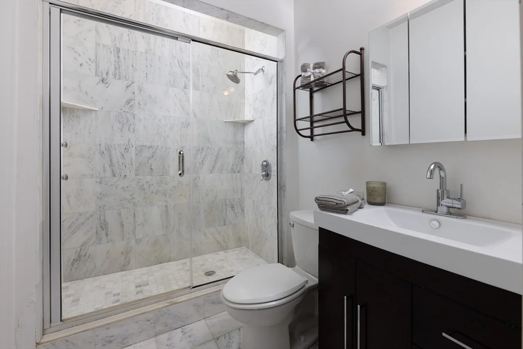 180 W 7th St, South Boston