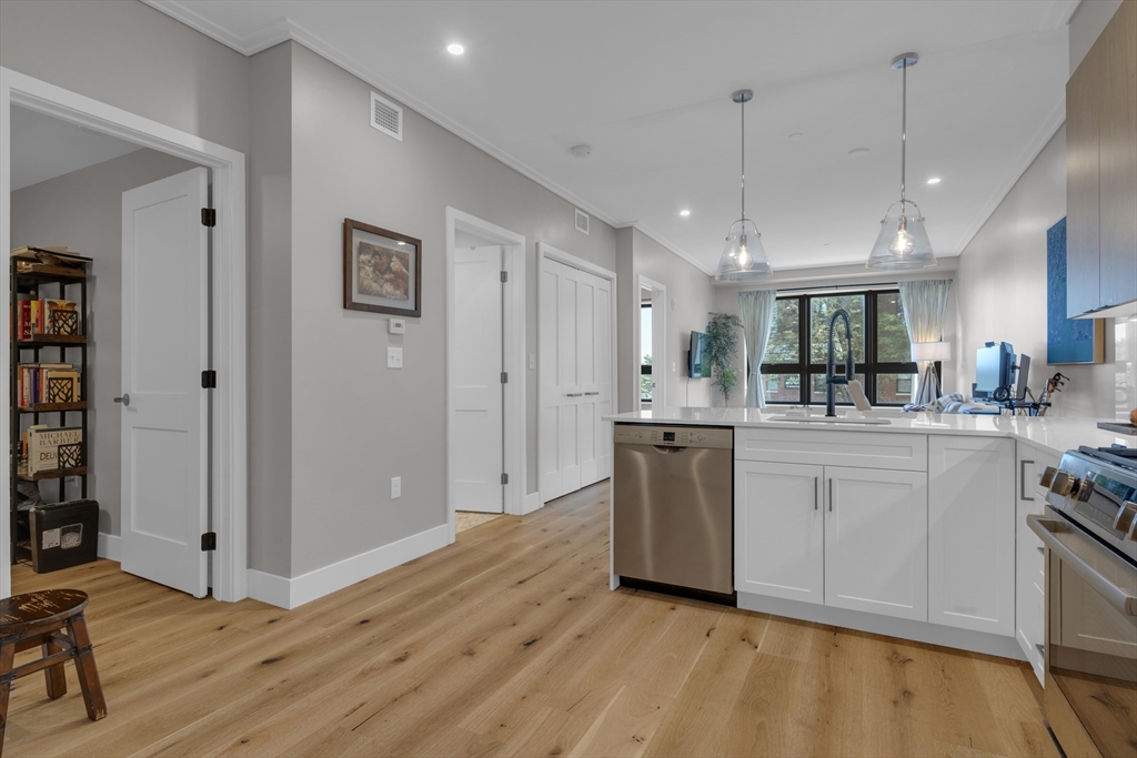 70 Leo Birmingham Pkwa, Brighton