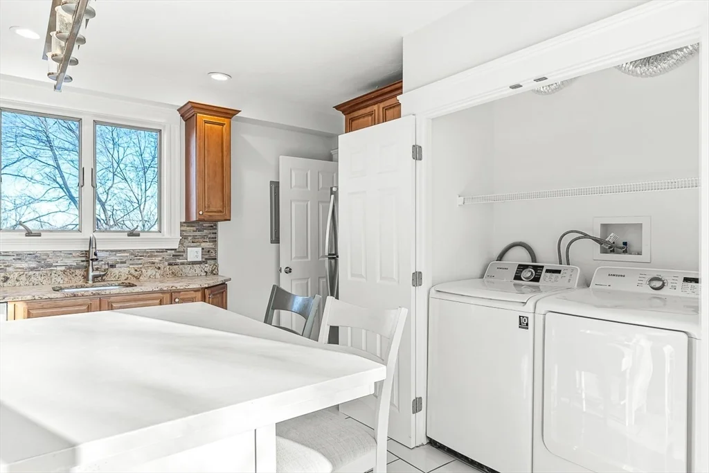 11 Symonds St, Salem