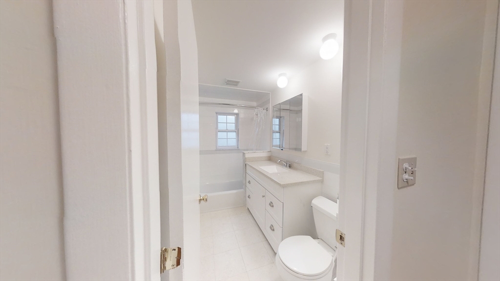 27 Arlington Rd, Woburn