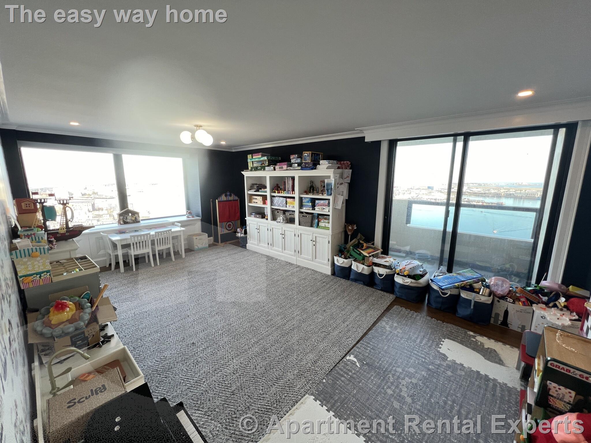 85 East India Row, Downtown