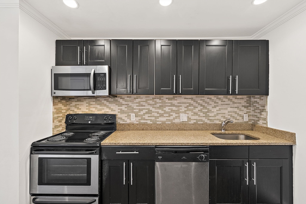 71 Oxford Ave, Strawberry Hill