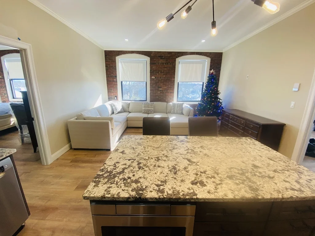 80 Foster St, Peabody