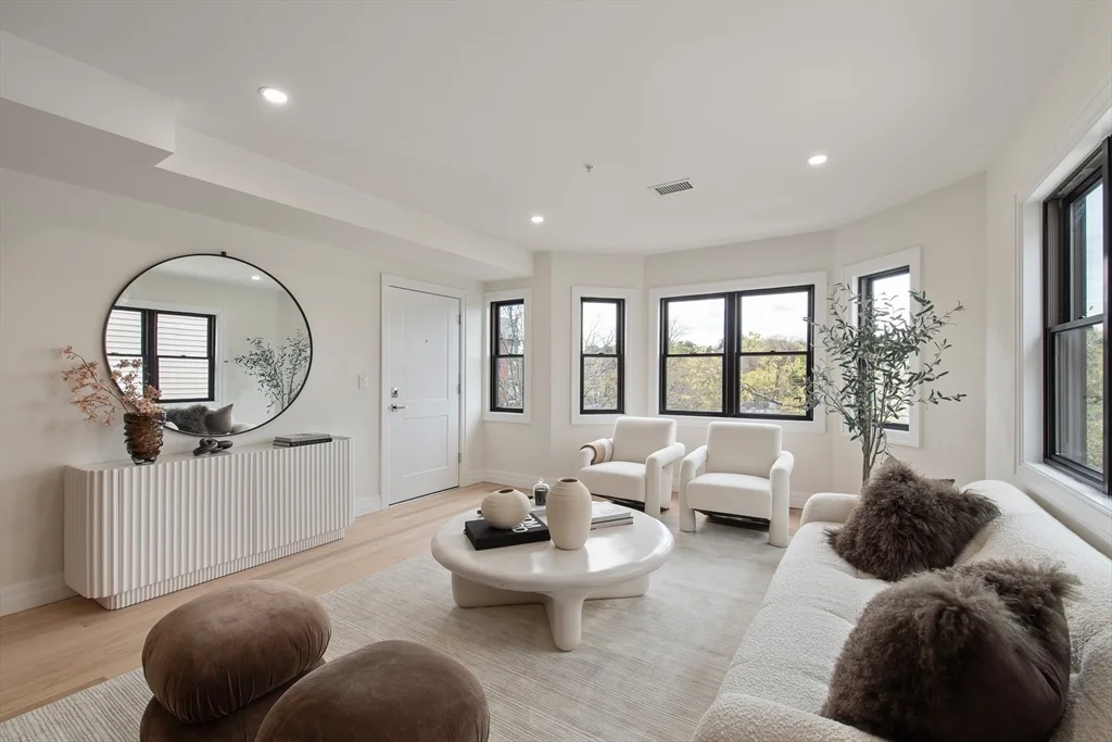 72 Hyde Park Ave, Jamaica Plain