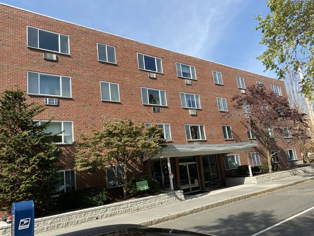 50 Green St, North Brookline