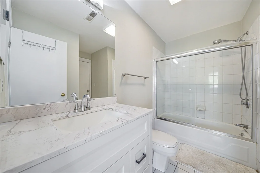 20 Ship Ave, Glenwood