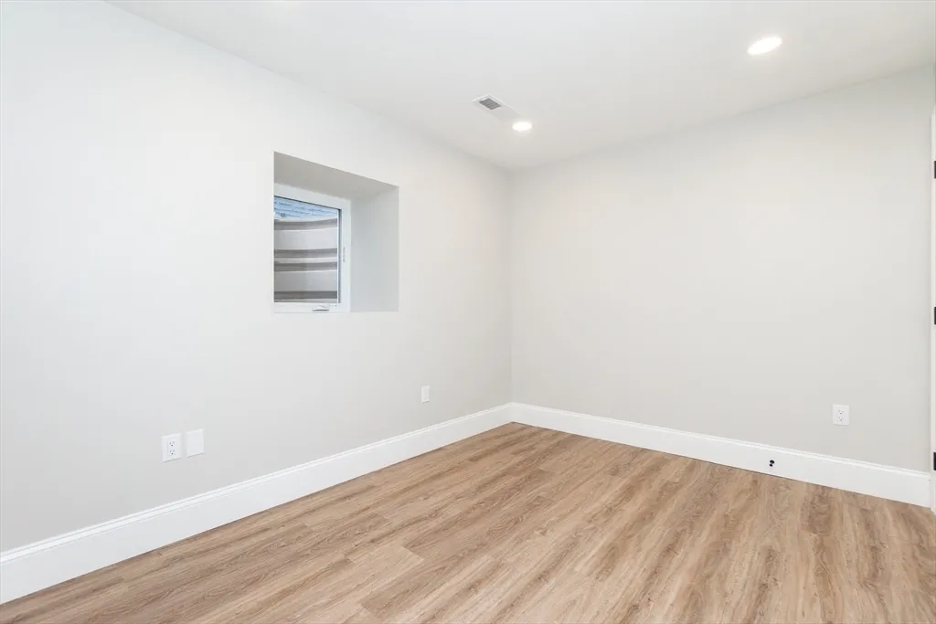 20 Sheridan Ave, Medford