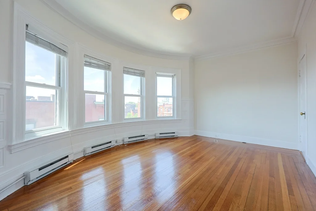 857 Beacon St, Fenway