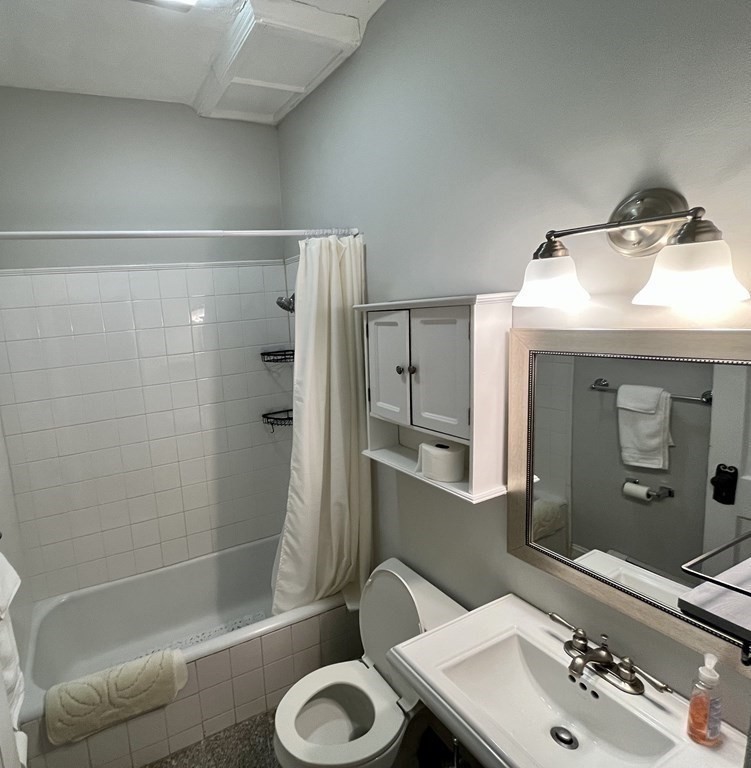 3 split bed, 2 bath apartment for rent at 318 Tappan St Unit 1, Brookline Village — photo 14 of 16