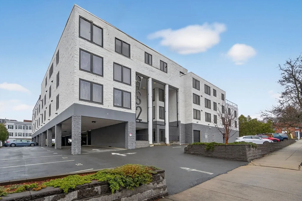 932 Broadway St, Chelsea