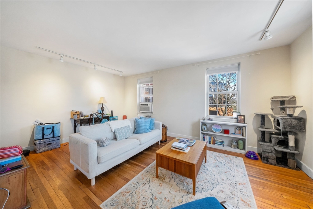 1716 Cambridge St, Mid-Cambridge