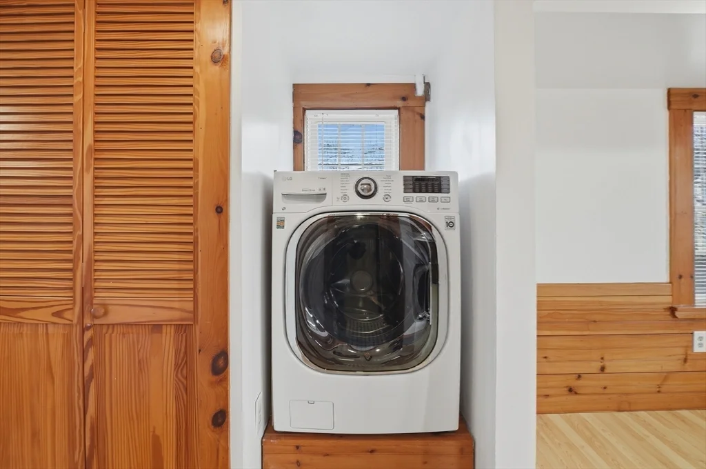 92 Main St, Hopkinton