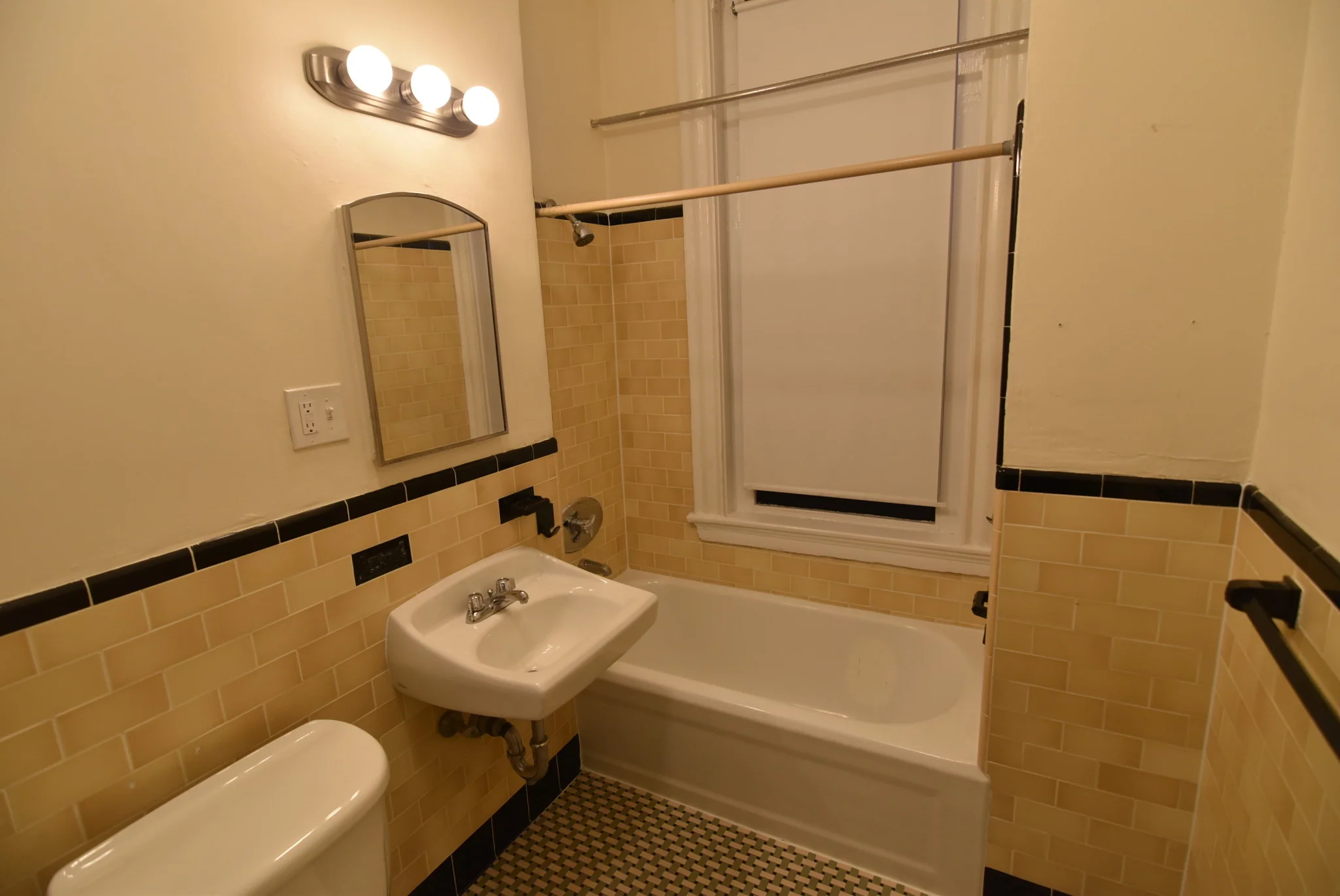 504 Beacon St, Fenway