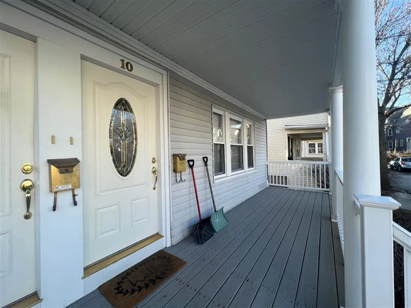 10 Cady Ave, Tufts