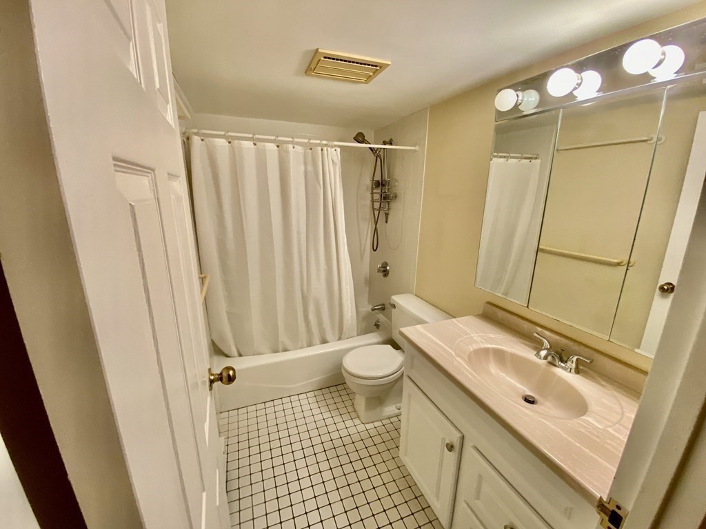 135 Pleasant St, North Brookline