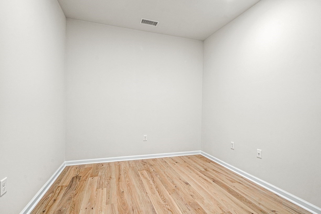 2 Stratton Dr, Woburn