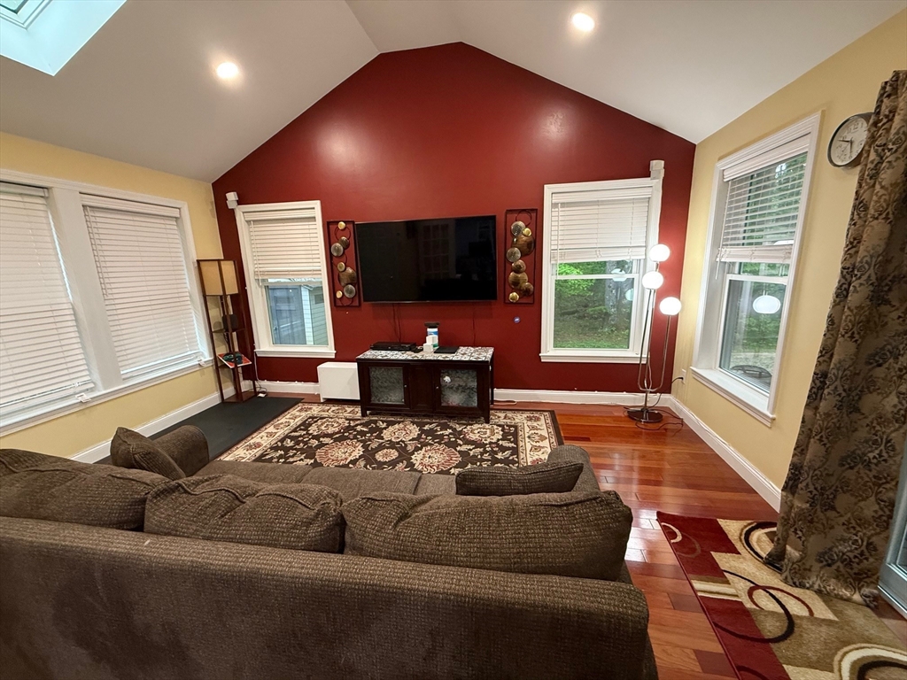 45 Winterberry Way, Bedford