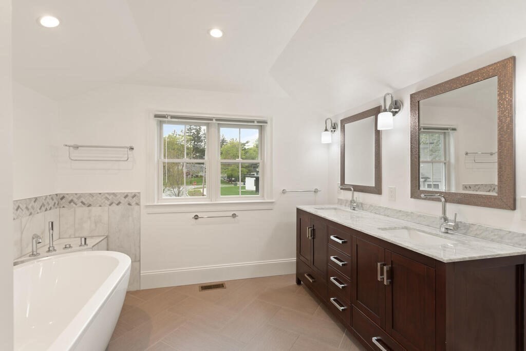 150 Country Club Rd, Oak Hill